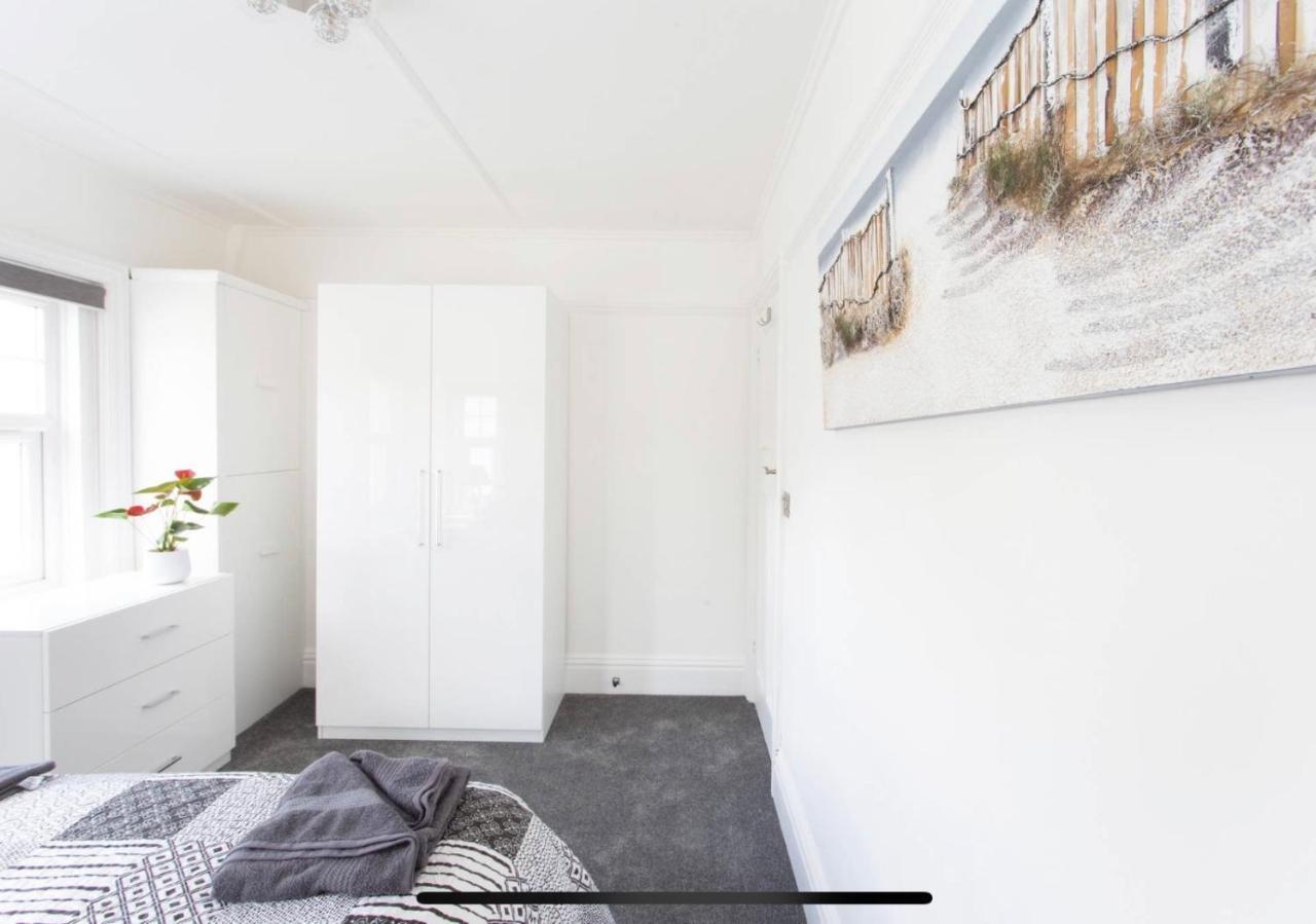 Ammonite Luxury Beachfront Apartment Lyme Regis Eksteriør billede