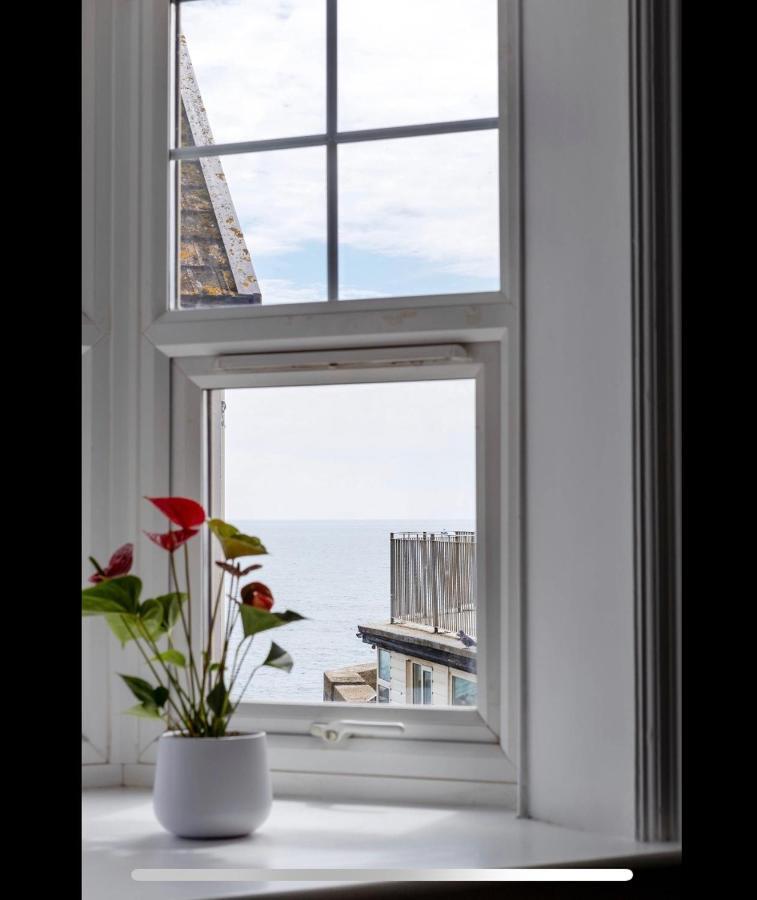 Ammonite Luxury Beachfront Apartment Lyme Regis Eksteriør billede